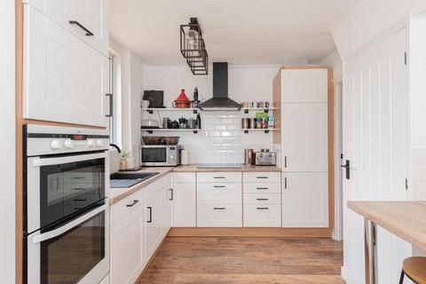 32 Fairfield Way, Epsom, KT19 0EF