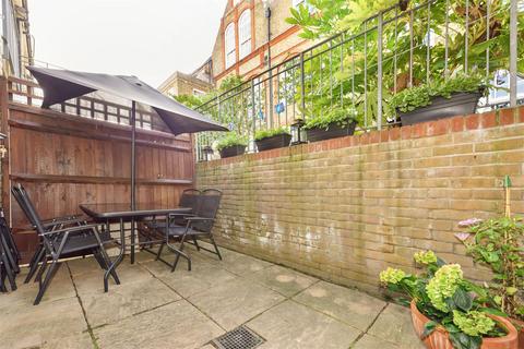 5 Mandrell Road, London, SW2 5EF