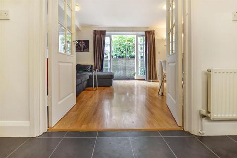 5 Mandrell Road, London, SW2 5EF