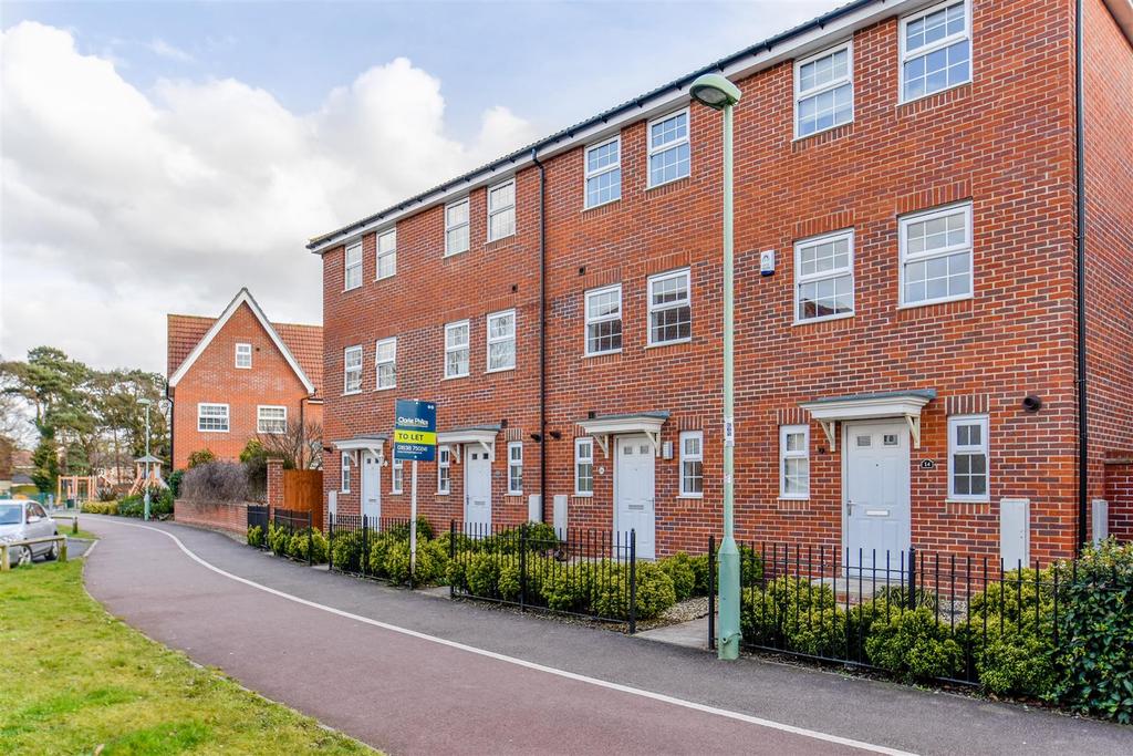 Russet Drive, Red Lodge, IP28 8GA 3 bed terraced house £1,350 pcm (£