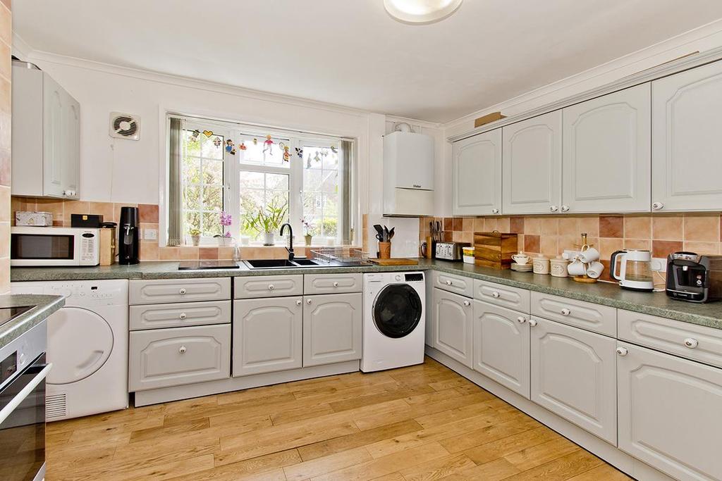 Old Lane, Crowborough 3 bed semidetached house £435,000