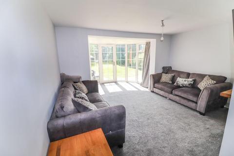 71 Meadowside, Nuneaton, CV11 6NE