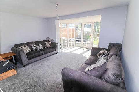 71 Meadowside, Nuneaton, CV11 6NE
