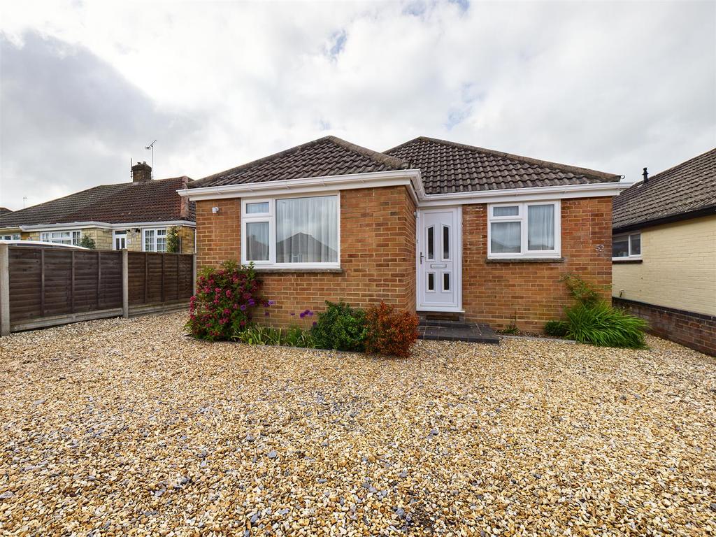 Brackley Way, Basingstoke 3 bed detached bungalow £440,000