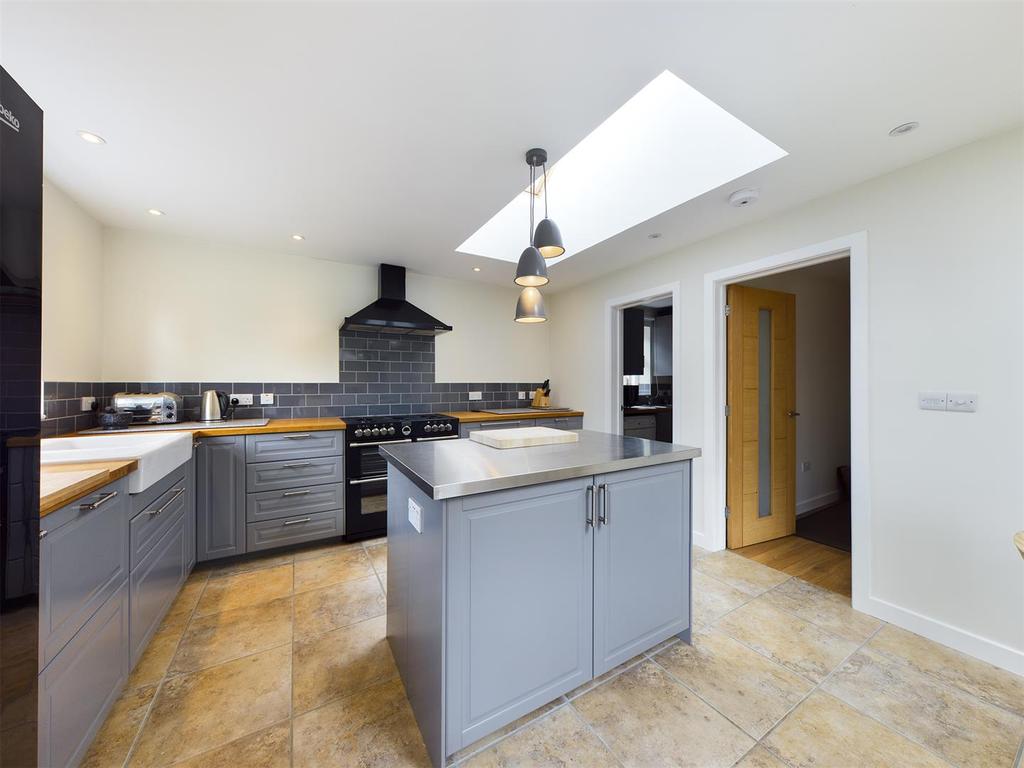 Brackley Way, Basingstoke 3 bed detached bungalow £440,000