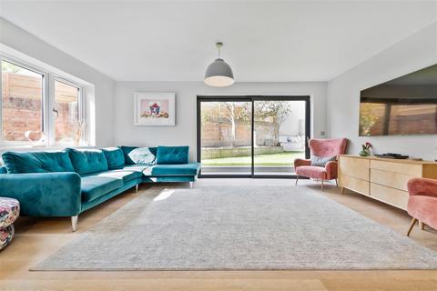 4 bedroom detached house to rent, High Street, Sunningdale