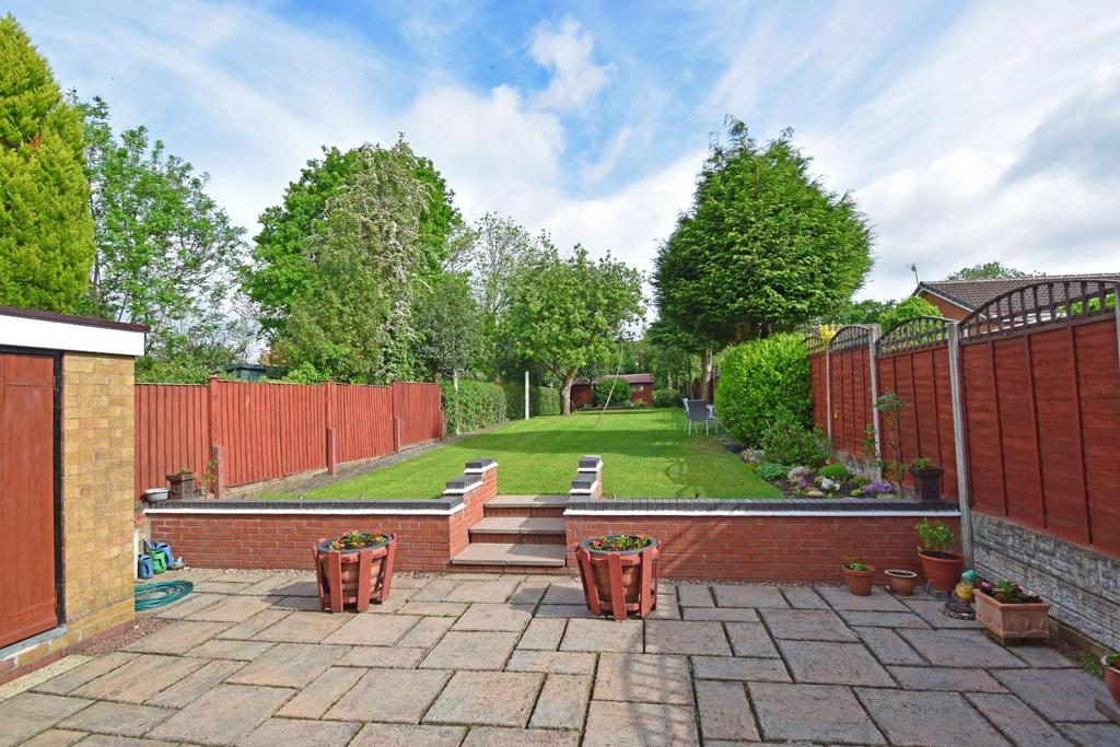 19 A Gibb Lane, garden.jpg