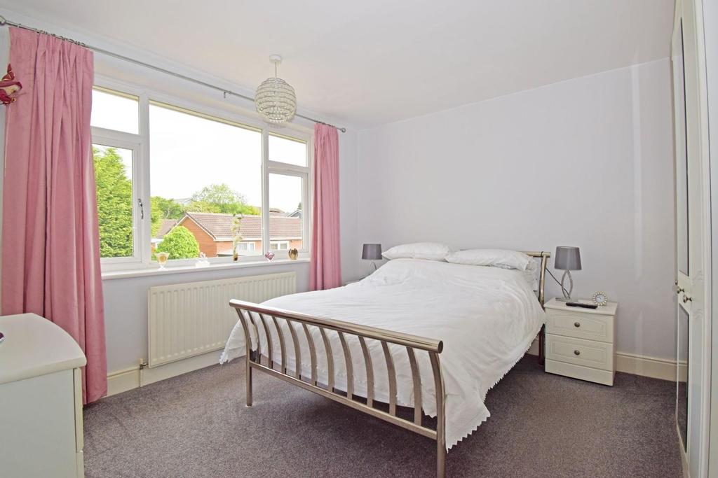 19 A Gibb Lane, bed 2.jpg