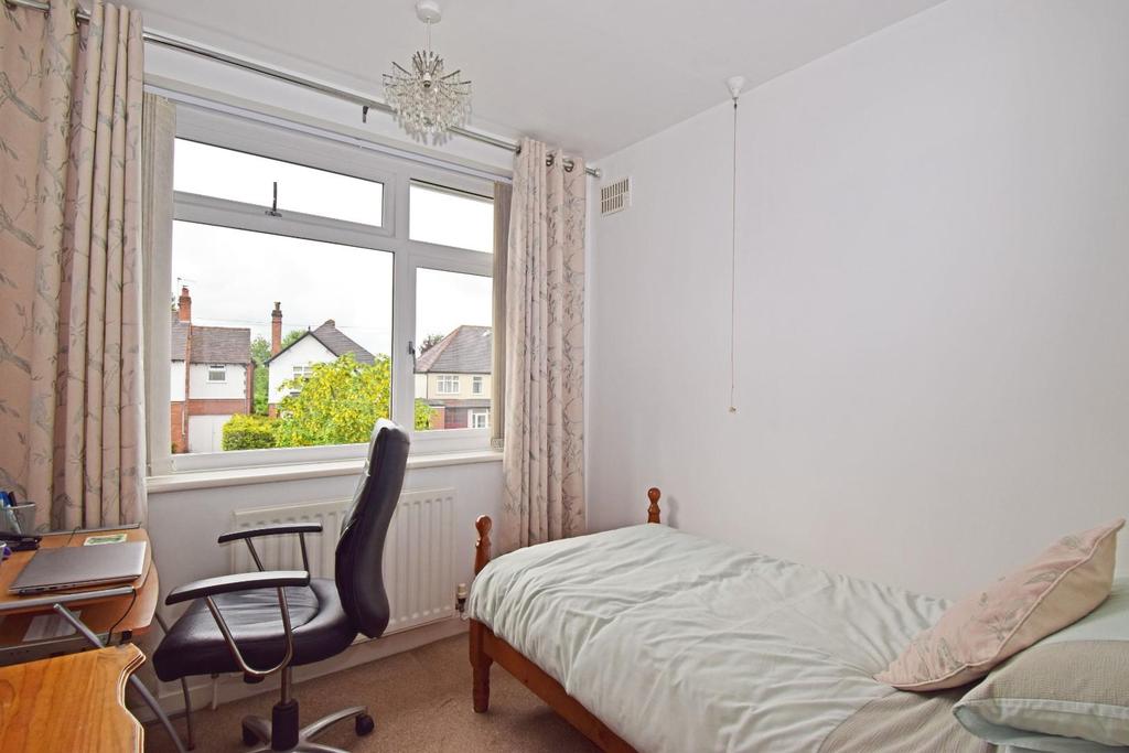 19 A Gibb Lane, bed 3.jpg