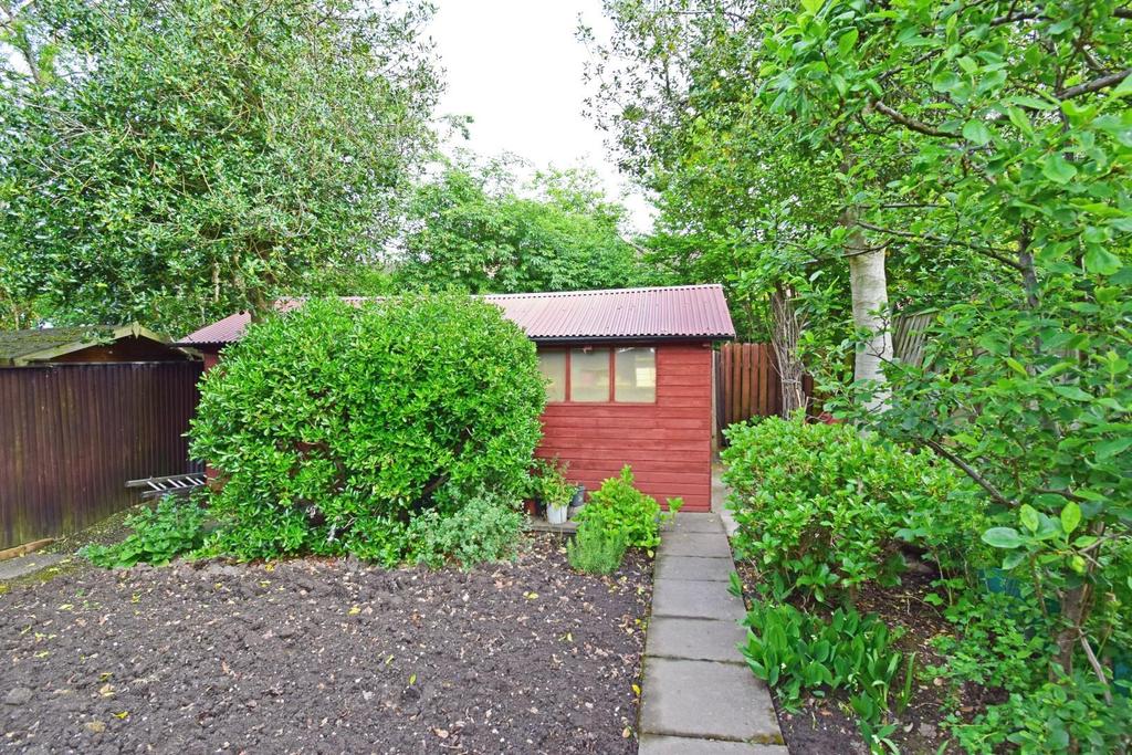 19 A Gibb Lane, workshop.jpg