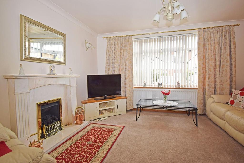 19 A Gibb Lane, lounge.jpg