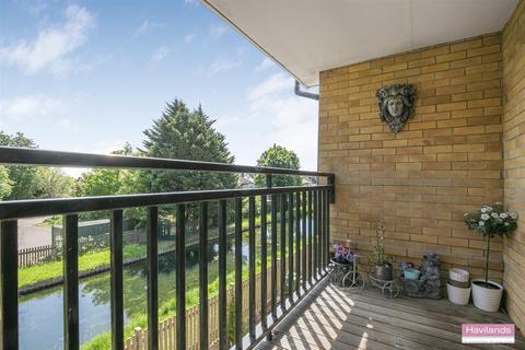 3 bedroom flat for sale - Bayswater Close, Palmers Green, N13