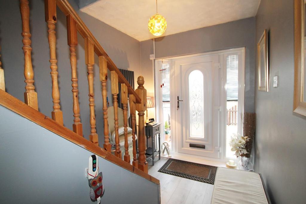 Logandale Avenue, Newmains, Wishaw 3 bed end of terrace house £114,500