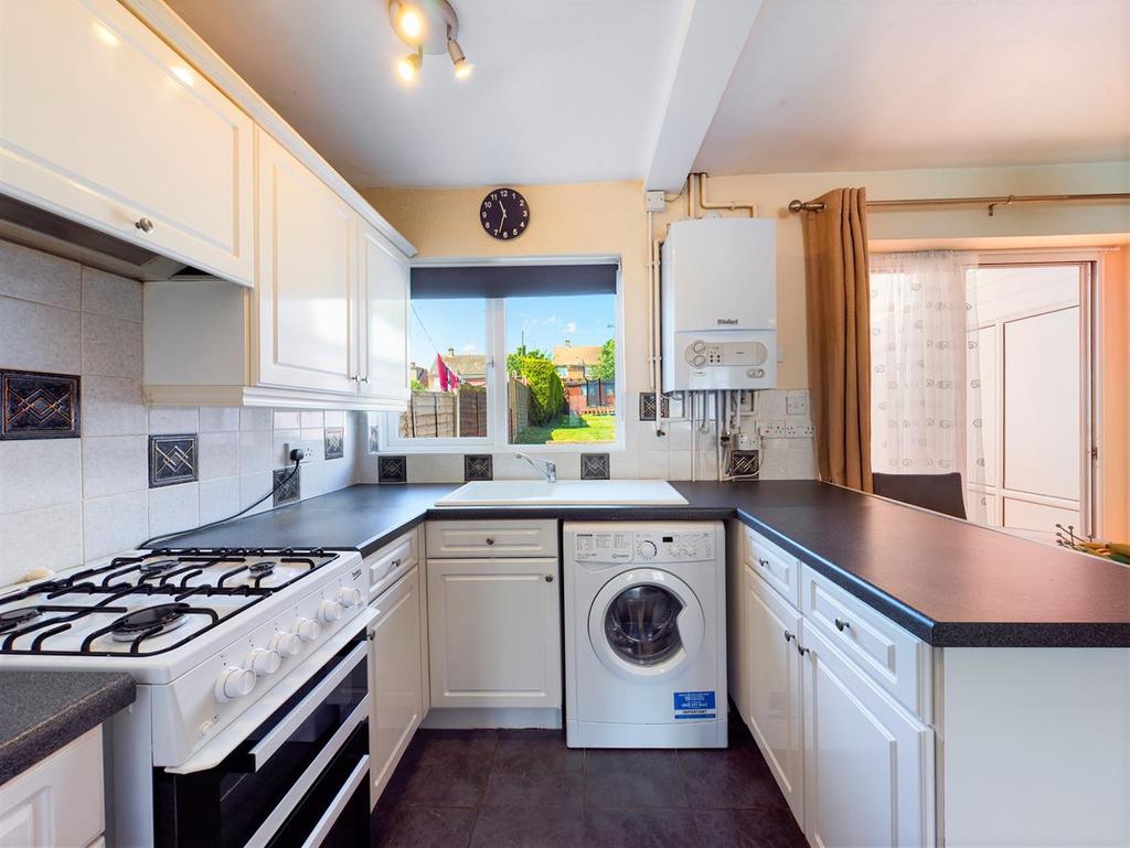 Kitchen 2.jpg