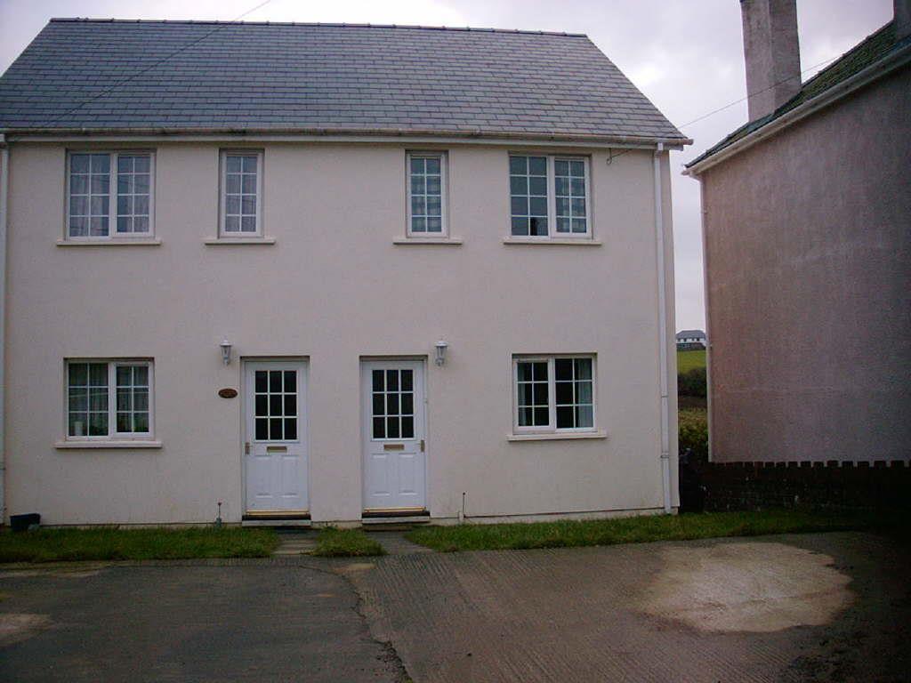 City Road, Haverfordwest 3 bed semidetached house £695 pcm (£160 pw)