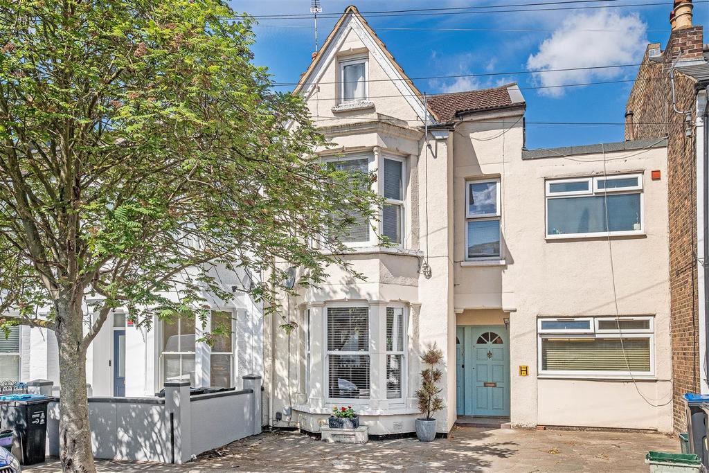 Graham Road, Wimbledon 2 bed flat £525,000