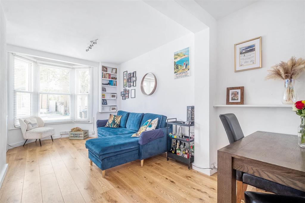 Graham Road, Wimbledon 2 bed flat £525,000
