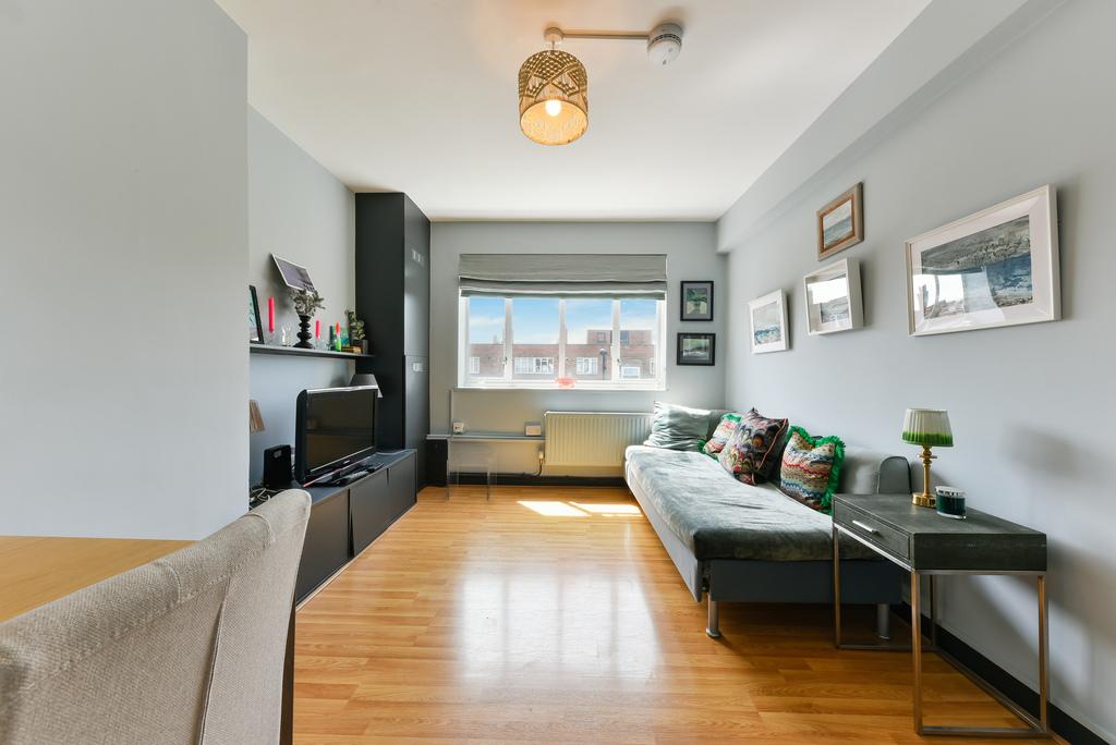 Pond Place, SW3 1 bed flat £3,250 pcm (£750 pw)