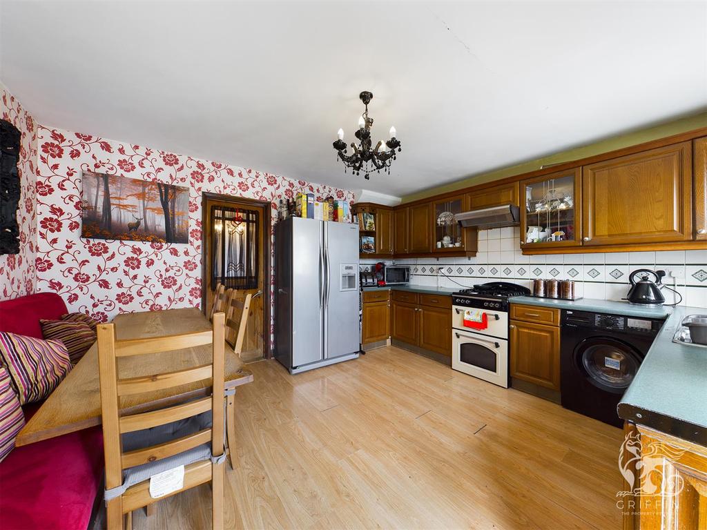 London Road, Grays 3 bed terraced house £350,000