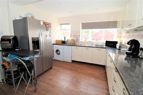 4 bedroom semi-detached house for sale - Roper Close, Rugby