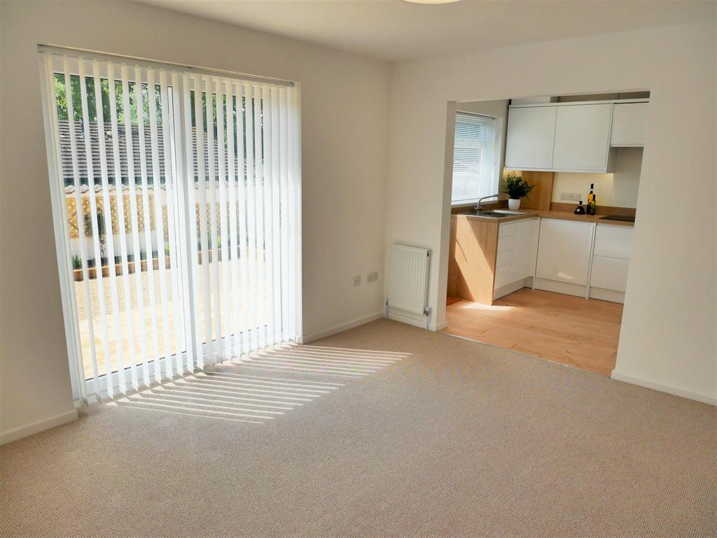 Longbarrow Road, Curzon Park, Calne 2 bed semidetached bungalow £299,950