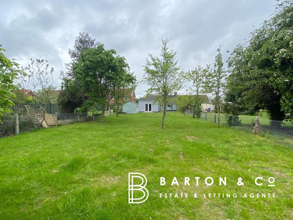 Orchard Valley, Holton, Halesworth 3 bed semidetached bungalow £