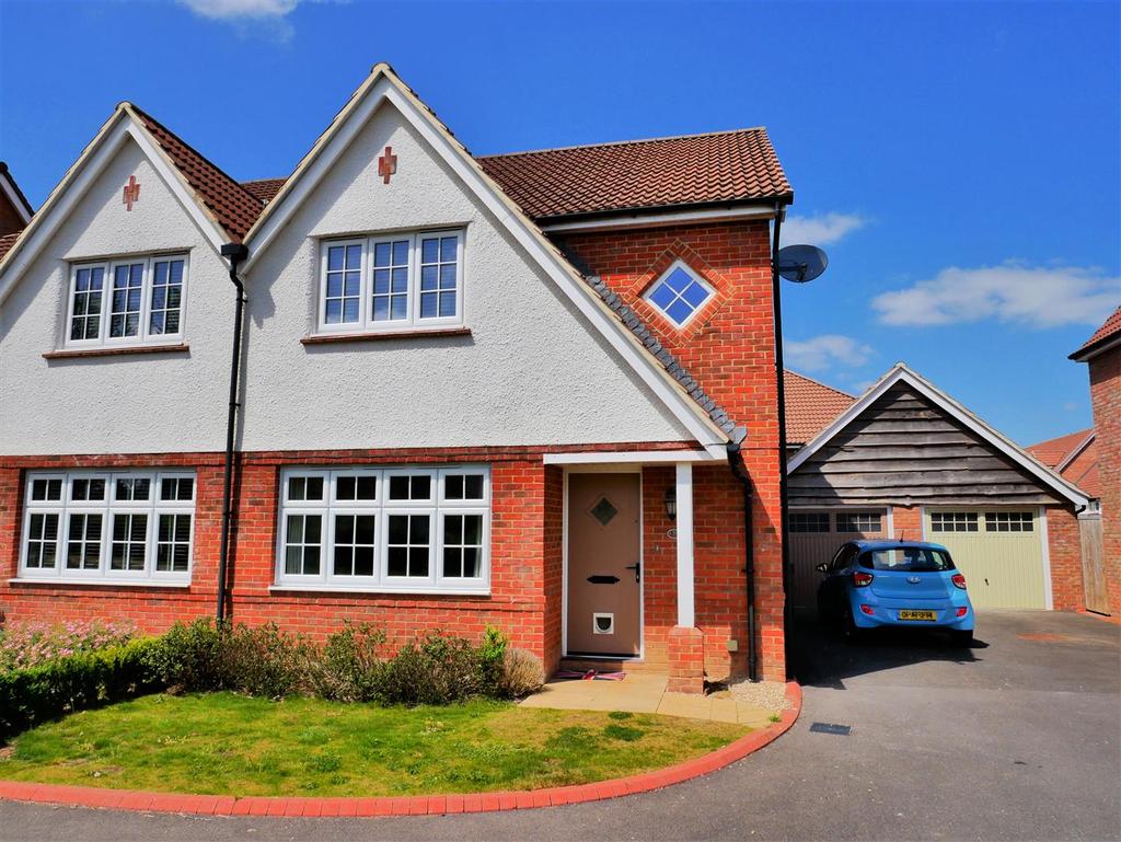 Cherhill Way, Calne 3 bed semidetached house £350,000