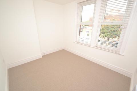 2 bedroom flat to rent, Broadstone