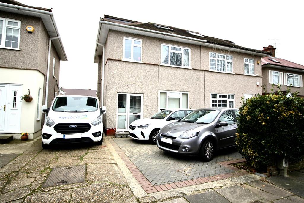 Kingshill Avenue, Northolt 4 bed semidetached house £599,995