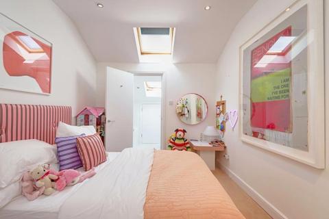 18a Maryon Mews, London, NW3 2PU