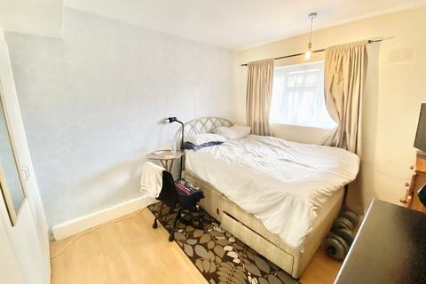2 bedroom flat for sale - Campbell Court, Church Lane, Kingsbury, NW9