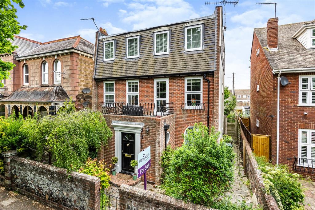 Norfolk Square, Bognor Regis, PO21 5 bed detached house £500,000