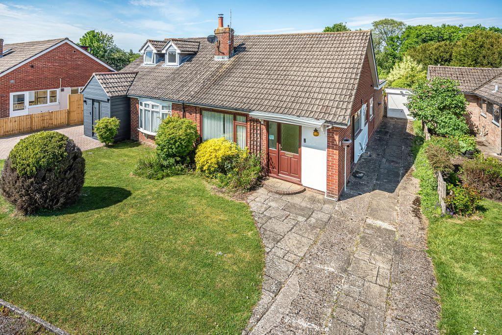 Greenlands Road, Kingsclere, Newbury... 2 bed semidetached bungalow £385,000