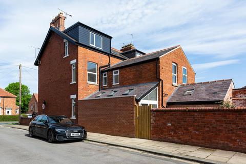 5 bedroom townhouse for sale - Carr Lane, York, North Yorkshire, YO26 5HL