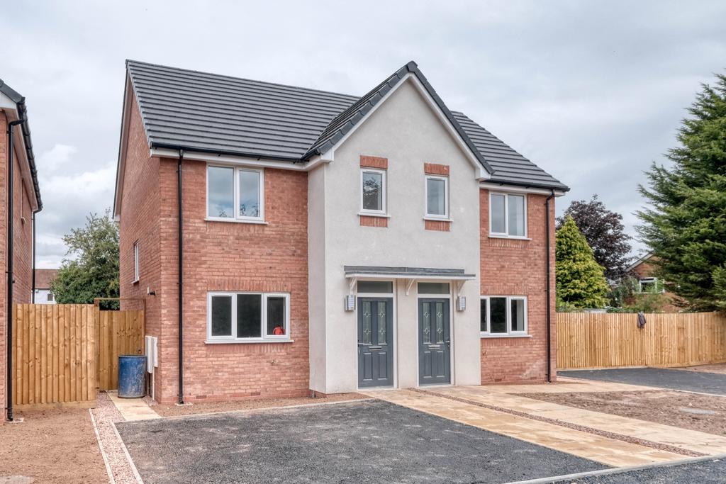 Alcester Road, Studley B80 7NT 2 bed semidetached house £275,000
