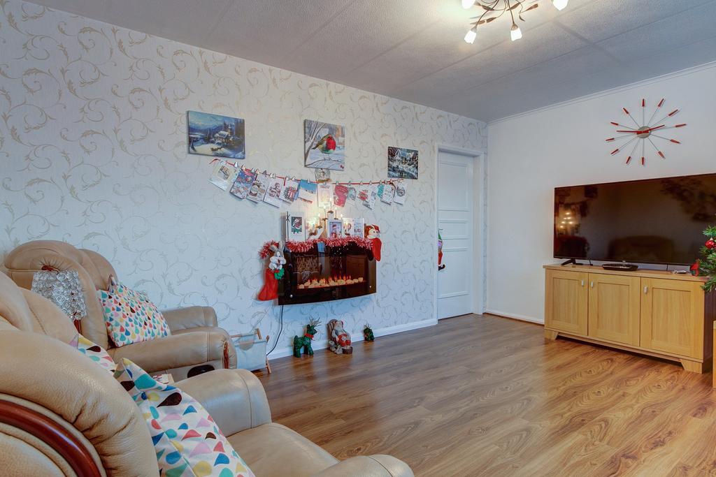 Malvern Road, Headless Cross, Redditch, B97 5DJ 3 bed semidetached