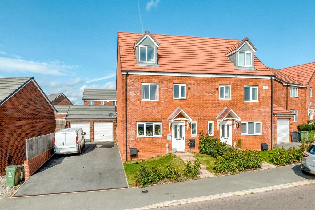 Nutford Street, Brockhill, Redditch B97 6DG 4 bed semidetached house