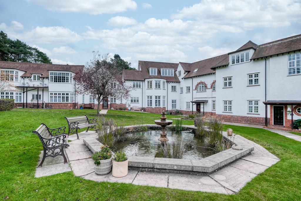 Romsley Hill Grange, Farley Lane, Romsley, B62 0LN 3 bed apartment £