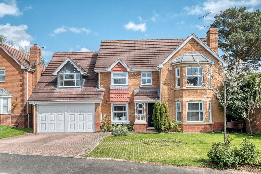 Parkstone Avenue, Hill Top, Bromsgrove, B61 7NS 4 bed detached house