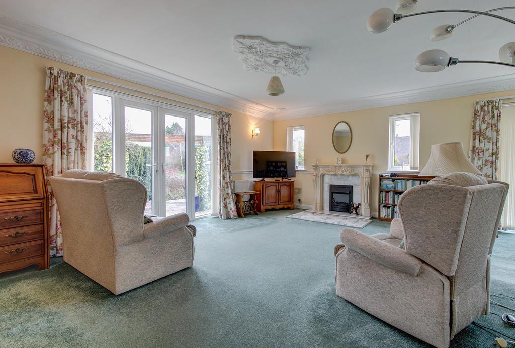 Crown Lane, Wychbold, WR9 0BX 4 bed bungalow £550,000