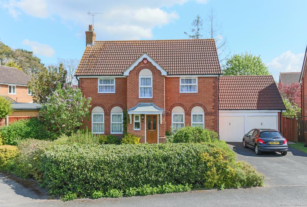 McConnell Close, Aston Fields, Bromsgrove, B60 3SD 4 bed detached house