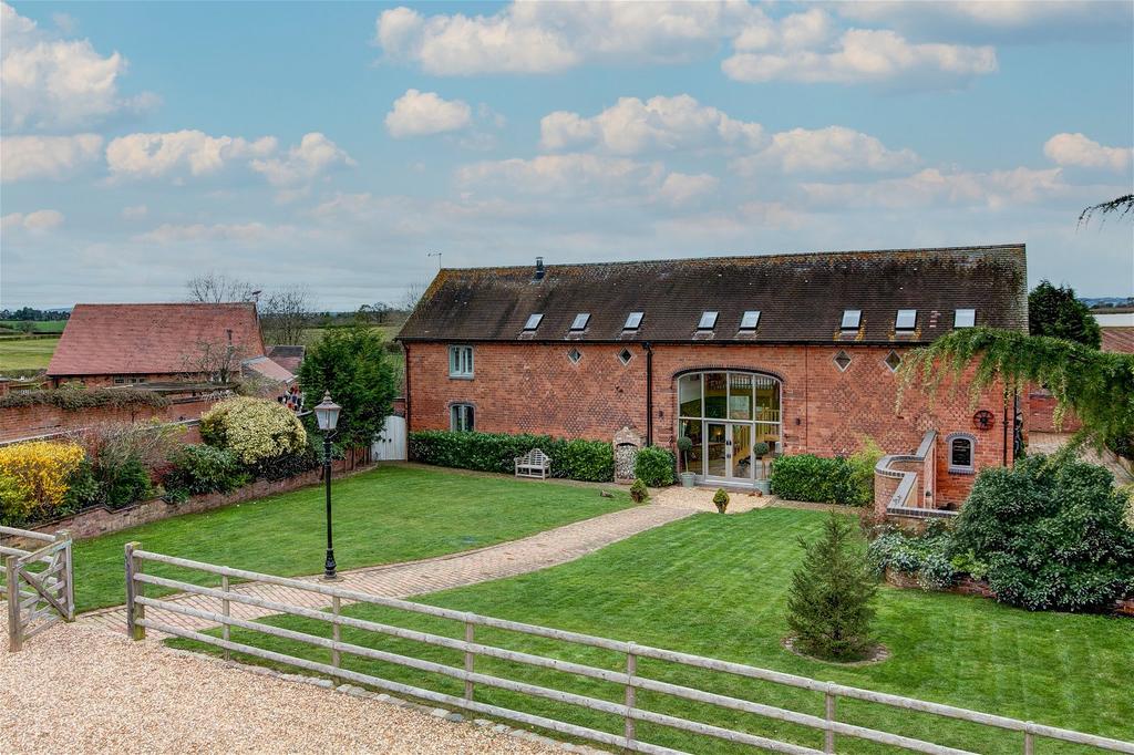 Laights Barn, The Swallows, Worcester Road, Harvington, DY10 4LX 4 bed