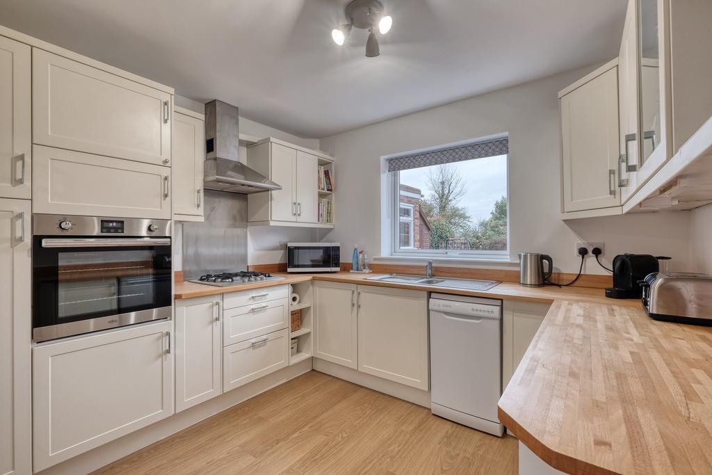 Deansway, Bromsgrove, B61 7PN 4 bed detached house £385,000