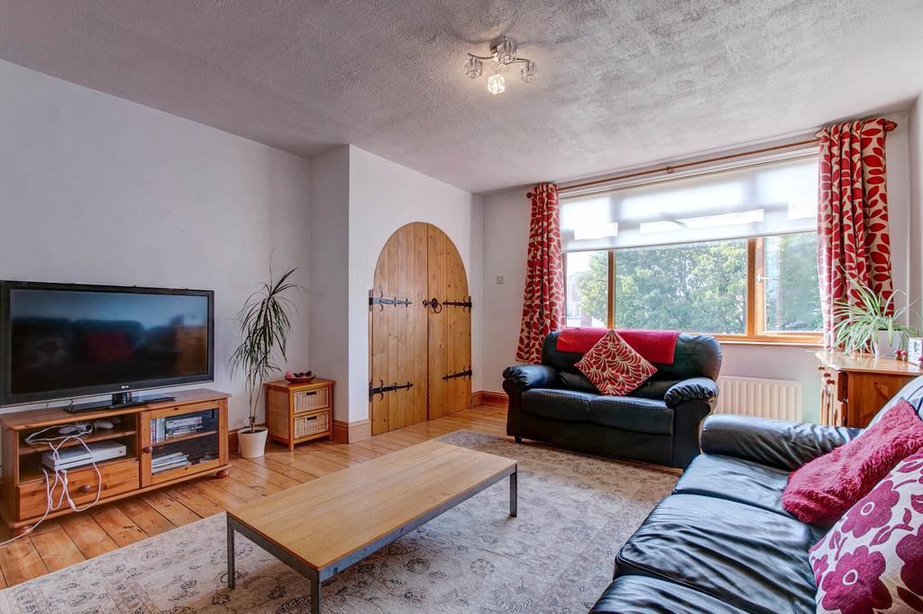 Forest Close, Lickey End, Bromsgrove... 3 bed semidetached house £