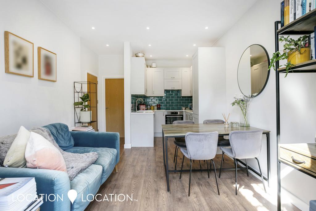 110420226 LLSN 22b Farleigh Road  N16 7 TH 007 l...