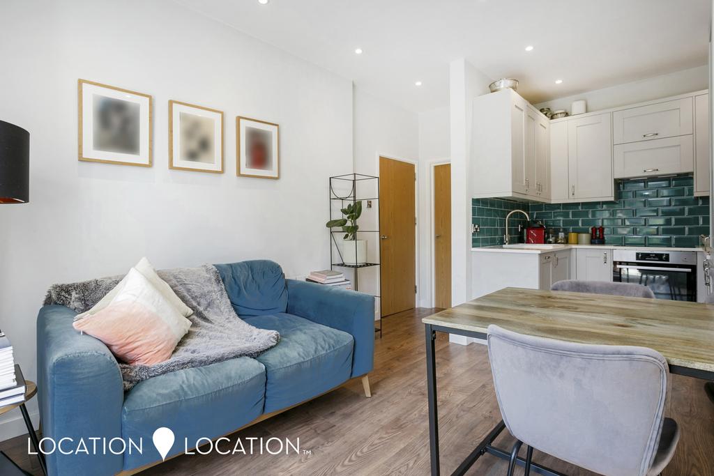110420226 LLSN 22b Farleigh Road  N16 7 TH 008 l...