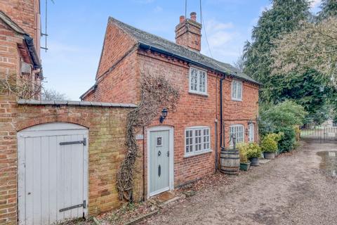 2 bedroom cottage for sale, The Square, Feckenham B96 6HR