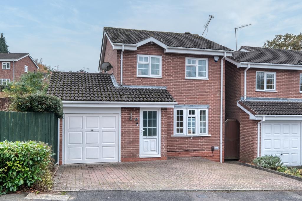 Cranham Close, Headless Cross, Redditch B97 5AZ 3 bed detached house