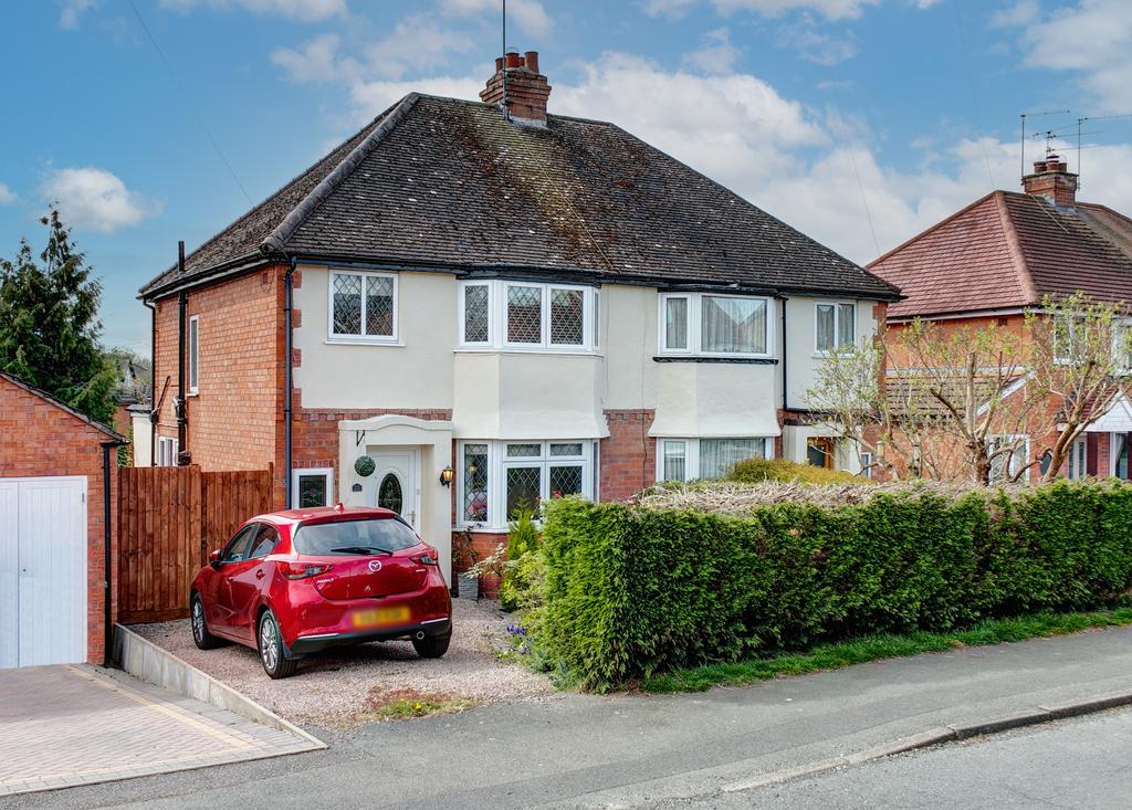 Chestnut Road, Astwood Bank B96 6AF 3 bed semidetached house £325,000