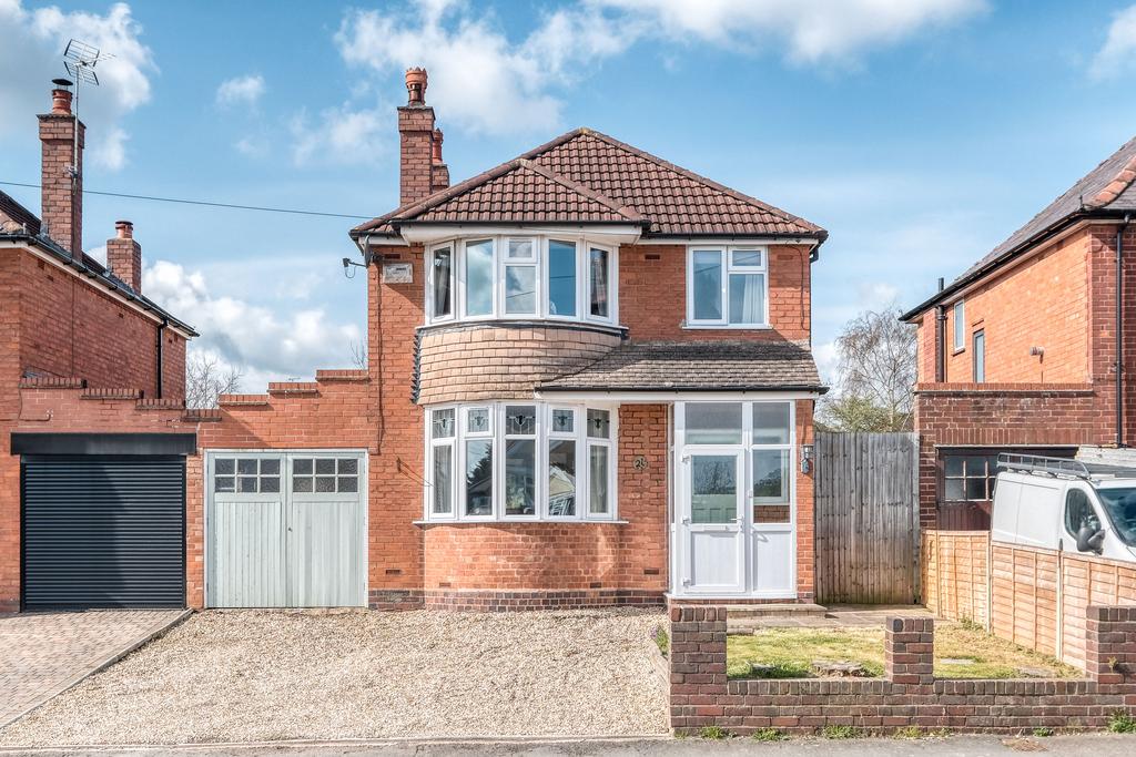 Meadowhill Road, Redditch, B98 8HN 3 bed link detached house £310,000